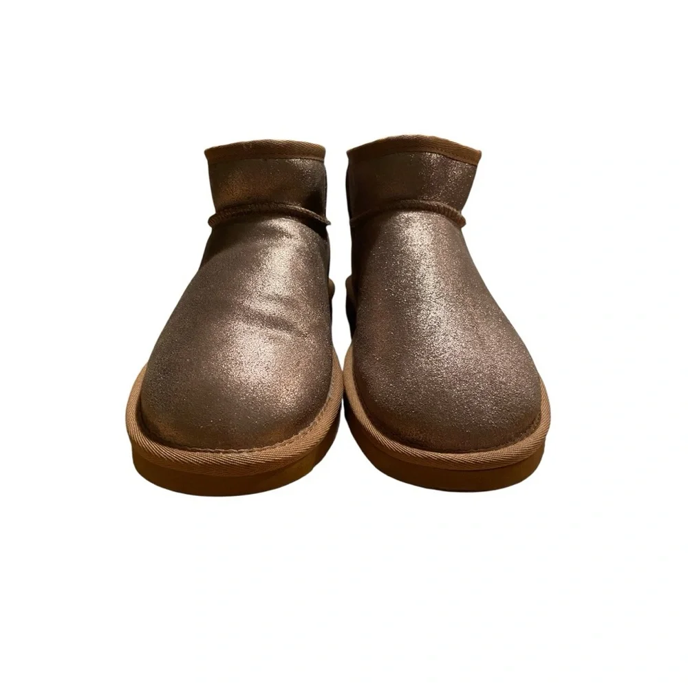 BearPaw Shimmering Gold‎ and Tan Classic Low Boots ❤️ 10